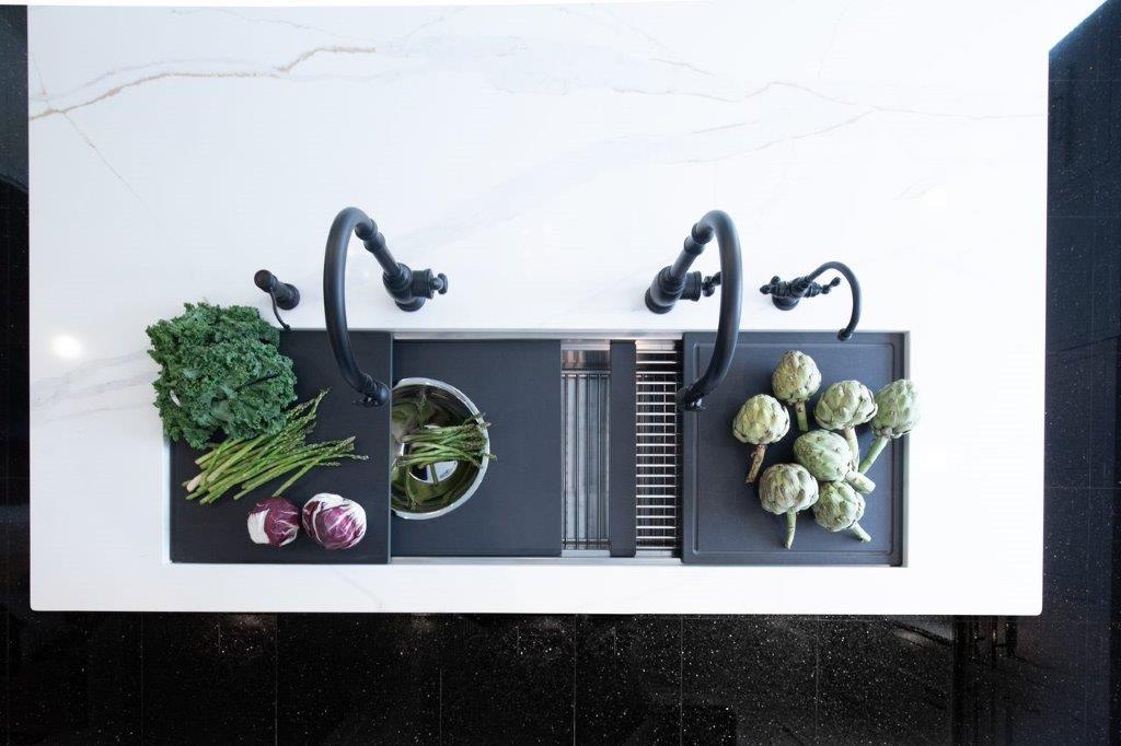 貴重　ハヌマーン/World's System Kitchen Bryn PWW131-A - 33” Stainless Steel 16-Gauge Work Station